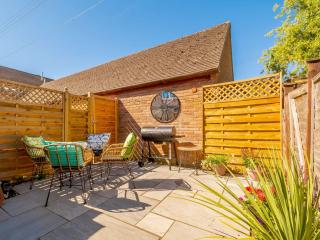 2 Bed in Evesham 88722 - Bretforton - 0