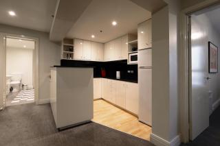 Cozy 1 Bedroom Apartment With Pool And Gym - Melbourne - 2