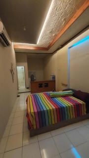 She Guest House - - 8