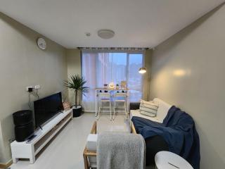 Cozy 1BR Condo in Mandaluyong City with City Skyline View - Manila - 9