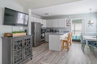 Coastal Condo - Close to Beach & Entertainment - Rehoboth Beach - 2