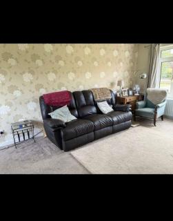 Spacious 2 bedroom property - 5
