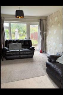 Spacious 2 bedroom property - 4