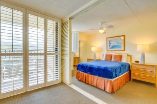 Mountain-View Balcony: Walkable Waikiki Studio - 1