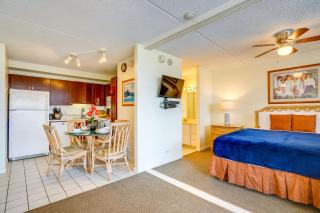 Walk to Waikiki Beach: Deluxe Studio + Pool Access - 3