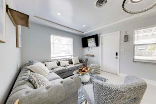 Patio and Heated Swim Spa Access Home in Hollywood - 7