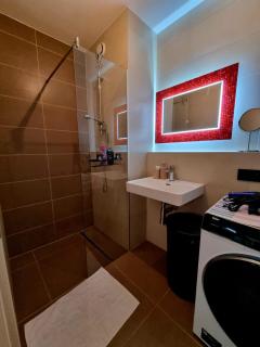 Apartment with Green Terrace and Free Parking - 9