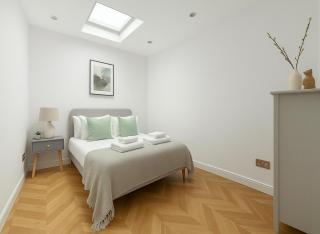 Spacious 2 Bed Flat in Hammersmith - 8