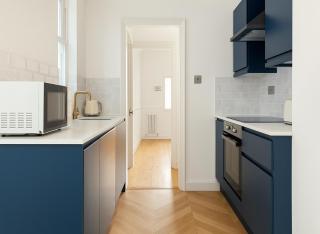 Spacious 2 Bed Flat in Hammersmith - London - 6