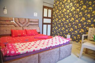 Rustic Retreat Homestay Deluxe Mountain view Room - Srinagar - 3