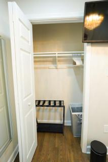 Modern Luxe Retreat -Heart of Chesterfield - 3