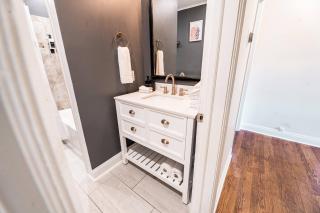Modern Stay on Green Valley - 2.5 Mi to Downtown - Greensboro - 5