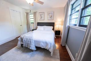 Modern Stay on Green Valley - 2.5 Mi to Downtown - Greensboro - 3