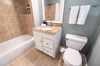 Modern Stay on Green Valley - 2.5 Mi to Downtown - 2