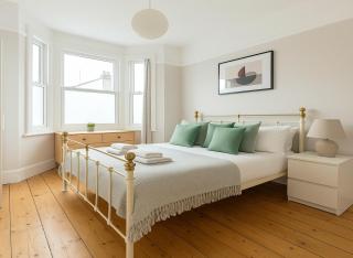 2 Bed Garden Flat in Acton - Londra - 1