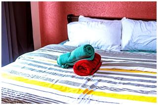 2 bedroom fantastic air condo 3649 swim gym surf 300 MB - Manila - 1
