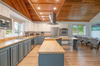 The Pines on 15th Ave - Hot Tub, BBQ - Invermere - 8