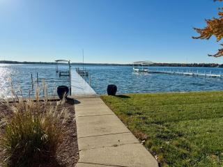 Private Wawasee Lakefront House - Syracuse - 3