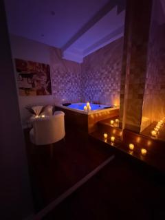 Lunarist Luxury Suites with Jacuzzi - Blloku Tirana Prime Location - 1