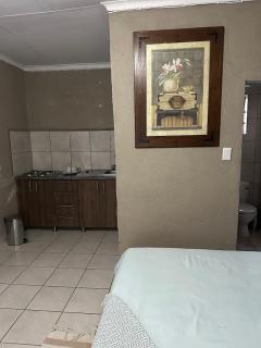 Nkandla Yethu Guest House - Mbombela - 1