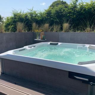 Luxurious Holiday Home with Sauna & Outdoor Hot Tub - 9