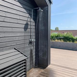 Luxurious Holiday Home with Sauna & Outdoor Hot Tub - 6