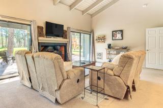 Golf Course Getaway and Hot Tub Haven in Pinetop! - Pinetop - 7