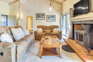 Golf Course Getaway and Hot Tub Haven in Pinetop! - Pinetop - 6