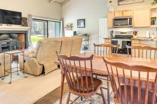 Golf Course Getaway and Hot Tub Haven in Pinetop! - Pinetop - 5