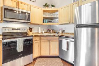 Golf Course Getaway and Hot Tub Haven in Pinetop! - Pinetop - 4