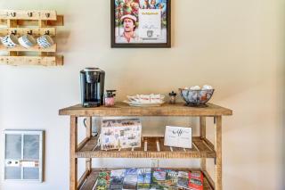 Golf Course Getaway and Hot Tub Haven in Pinetop! - Pinetop - 3