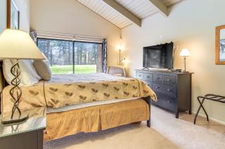 Golf Course Getaway and Hot Tub Haven in Pinetop! - Pinetop - 2