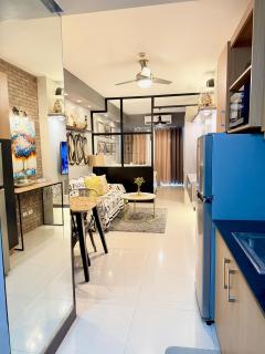 Aiza's Place in Shell Residences MOA - Manila - 1