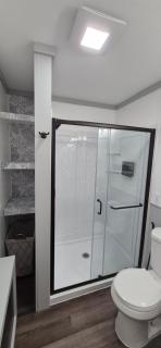 Charming 3-BR Riverside country farmhouse Retreat Huge Yard & Fire Pit - 9