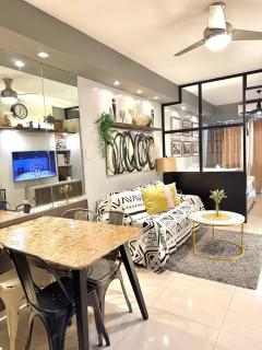 Aiza's Place in Shell Residences MOA - Manila - 2