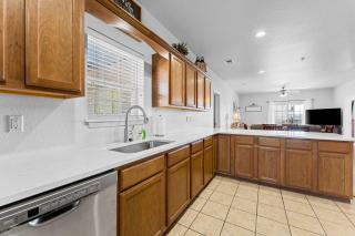Thousand Hills Golf View Condo Walkin with Elevator and close to 76 - 3
