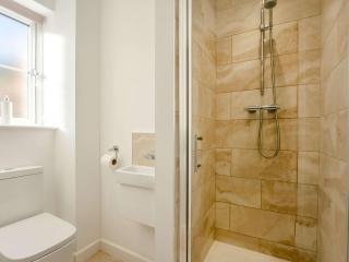3 Bed in Newport 90245 - Newport - 4