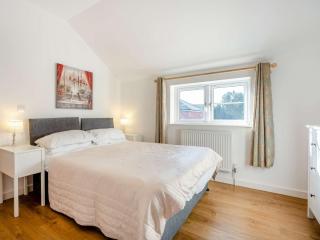 3 Bed in Newport 90245 - Newport - 2
