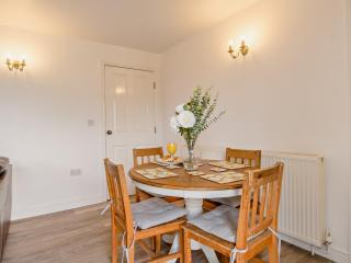 2 Bed in Newport 90243 - Newport - 7
