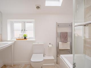 4 Bed in Newport 90251 - Newport - 3