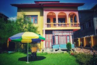 Rustic Retreat Homestay Family Suite Garden View Mountain View Room - Srinagar - 2