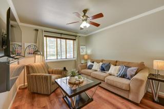 Walk to SFA Campus Pet-Friendly Nacogdoches Condo - Nacogdoches - 0