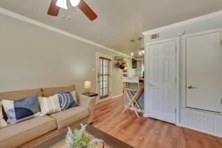 Walk to SFA Campus Pet-Friendly Nacogdoches Condo - Nacogdoches - 5
