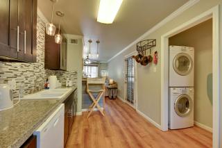 Walk to SFA Campus Pet-Friendly Nacogdoches Condo - Nacogdoches - 2