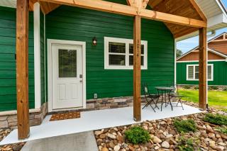 Cottontail Cottage 2BR Cabin Flat Entry Hot Tub across from Dollywood w fireworks views - Pigeon Forge - 8