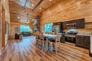 Cottontail Cottage 2BR Cabin Flat Entry Hot Tub across from Dollywood w fireworks views - Pigeon Forge - 7
