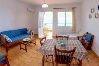 Blue House Beach Apartment - Sleeps 4 & Balcony - Charaki - 8