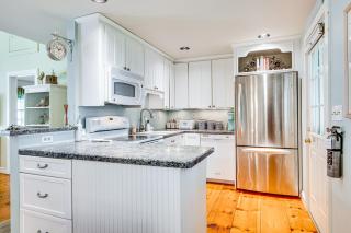 Walk to Goose Rocks Beach Quiet Townhome with Patio - Kennebunkport - 2