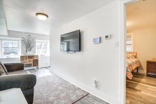 3 Mi to Jackson Park Cozy Couples Getaway with Yard - Chicago - 6