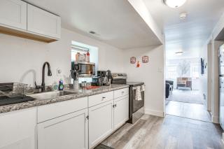 3 Mi to Jackson Park Cozy Couples Getaway with Yard - Chicago - 5